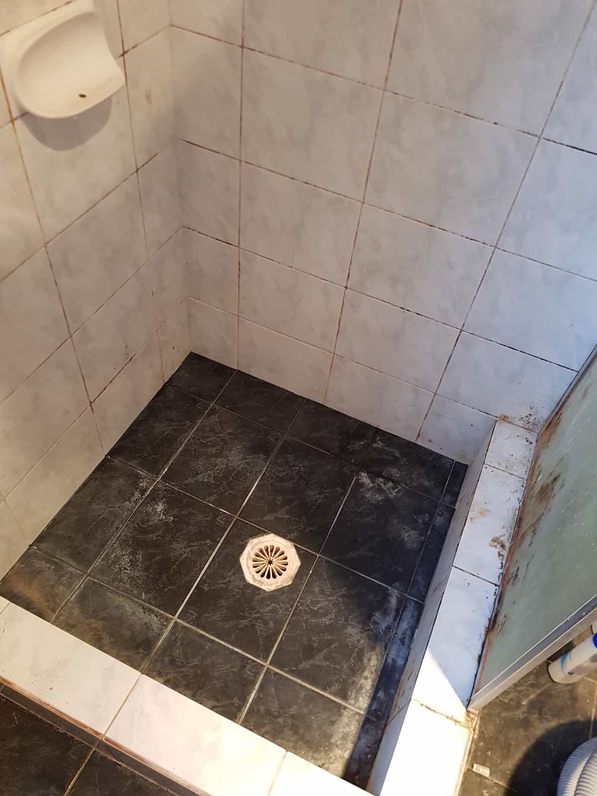 Shower And Tile Re Grouting The Bathroom Surgeon